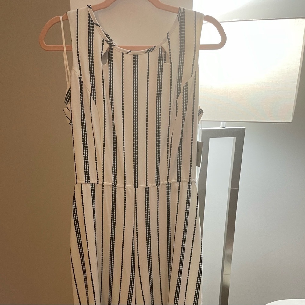Danny & Nicole White Black Striped Wide Leg Cutout Back Jumpsuit NWT Size 10 - Picture 6 of 7